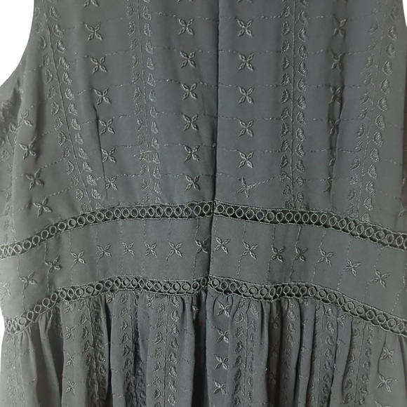 LOFT Navy Eyelet Embroidered Sleeveless Dress Size 12 - Picture 6 of 13